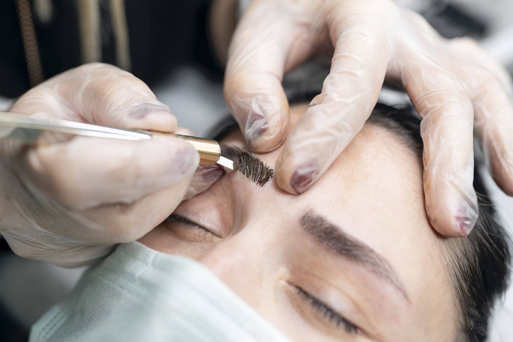 Eyebrow makeup treatment